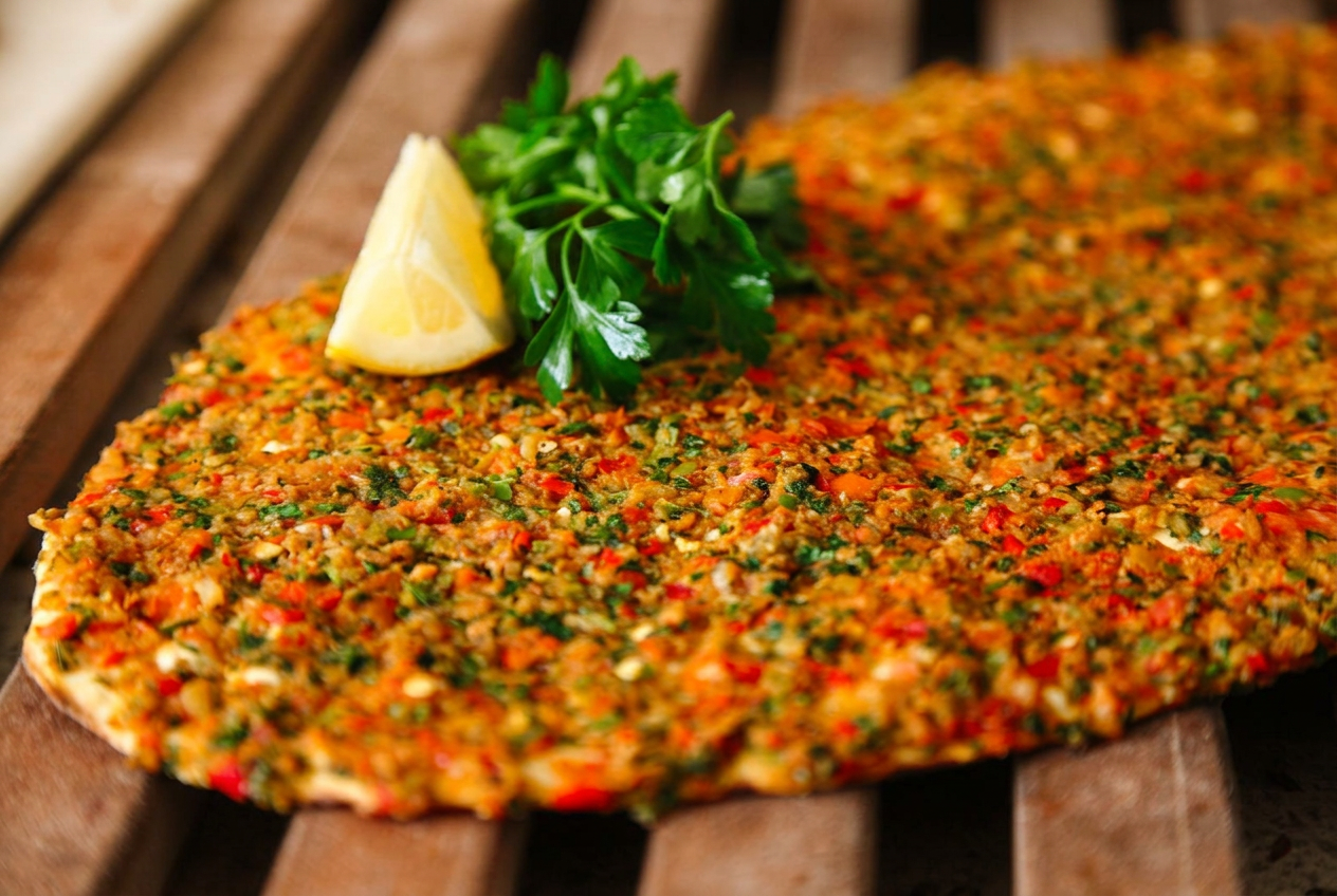 Ev Yapımı Antep Lahmacunu